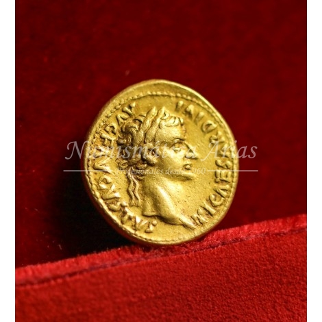 Tiberio. Aúreo (14-37 d.C.) Lugdunum (Lyon). Calicó 305c. MBC+