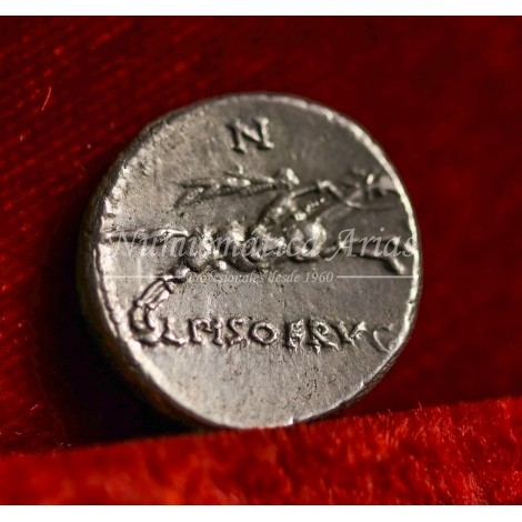 República romana. Calpurnius Piso Frugi. Denario (90 a.C.). Crawford 340/1. EBC+.