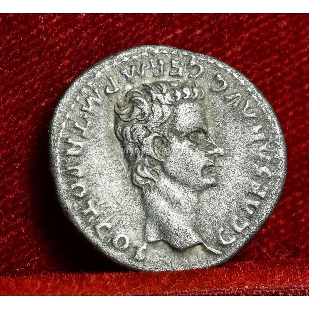 Calígula. Denario (37/41 a.C.). RIC 2. EBC