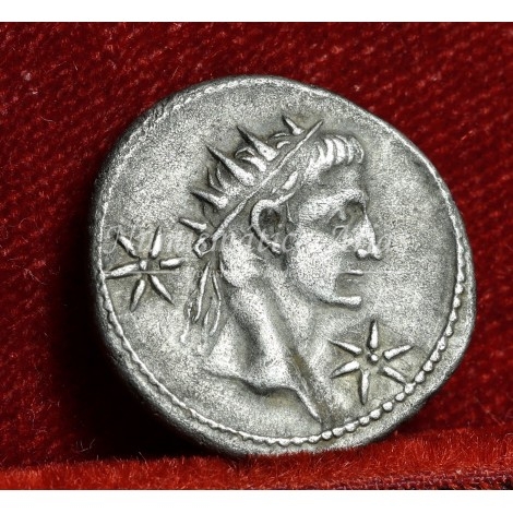 Calígula. Denario (37/41 a.C.). RIC 2. EBC