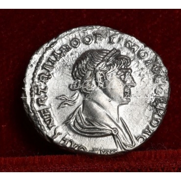 Trajano. Denario (114-116 d.C.) RIC. 343. SC