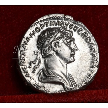 Trajano. Denario (116 d.C.) RIC. 317 var. EBC+